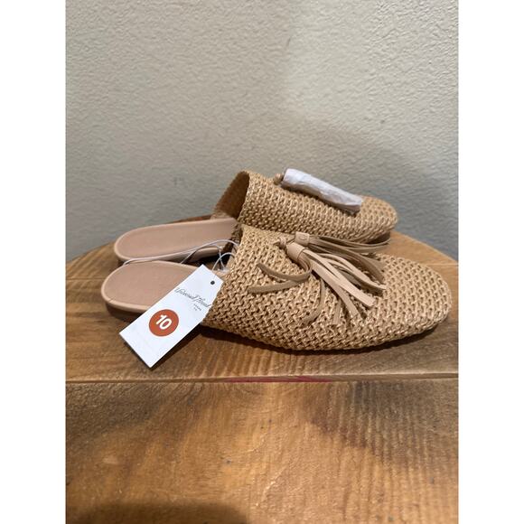 Universal Thread Shoes - Universal Thread Women's Woven Tassel Slip-On Flat Mule size 10 new